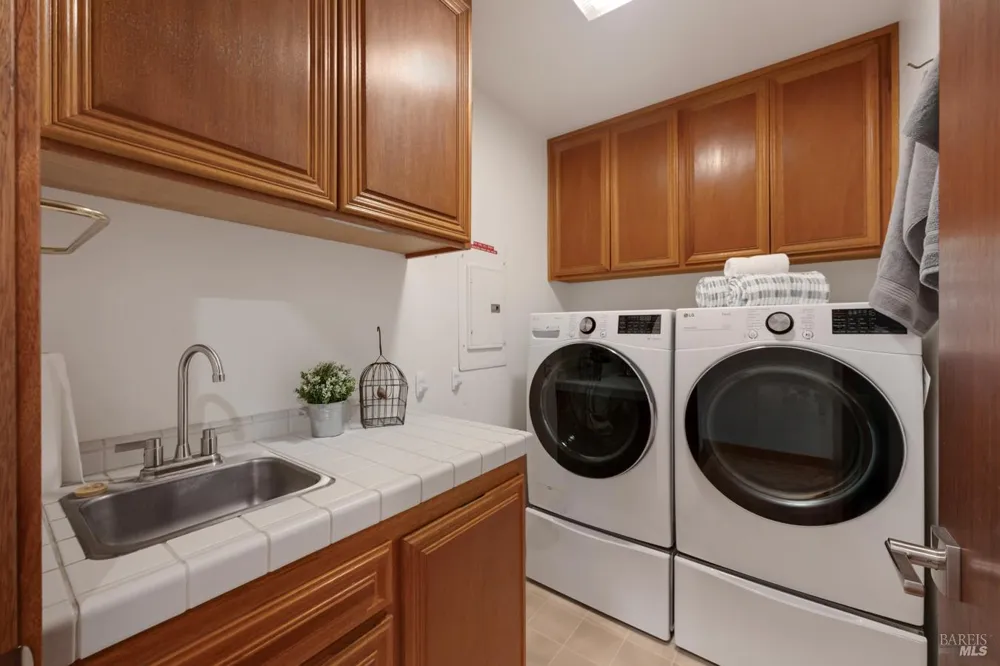 12300 Elliott Lane Sebastopol, CA 95472