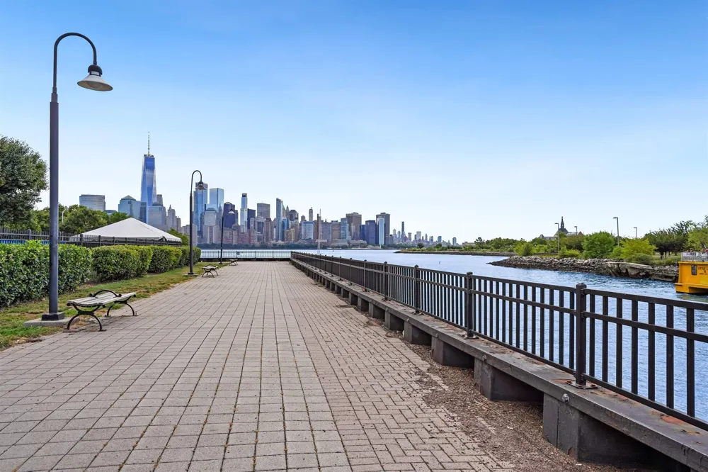 15 WARREN ST Jersey City, NJ 07302