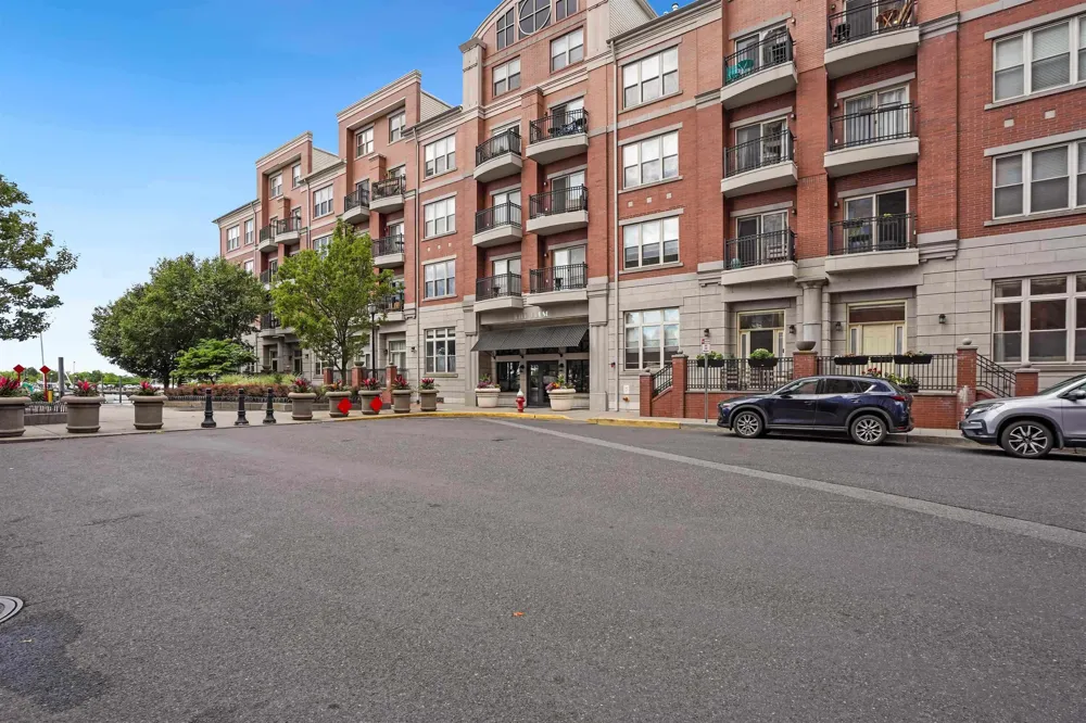 15 WARREN ST Jersey City, NJ 07302