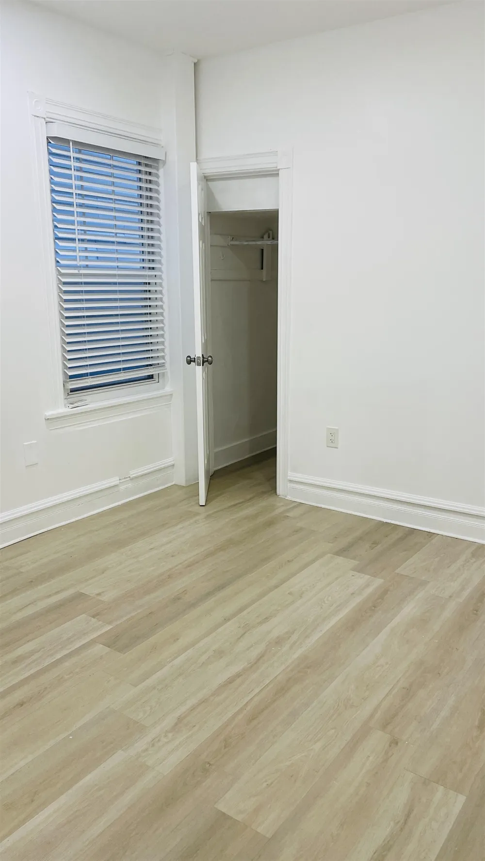 22 WEST 35TH ST Bayonne, NJ 07002