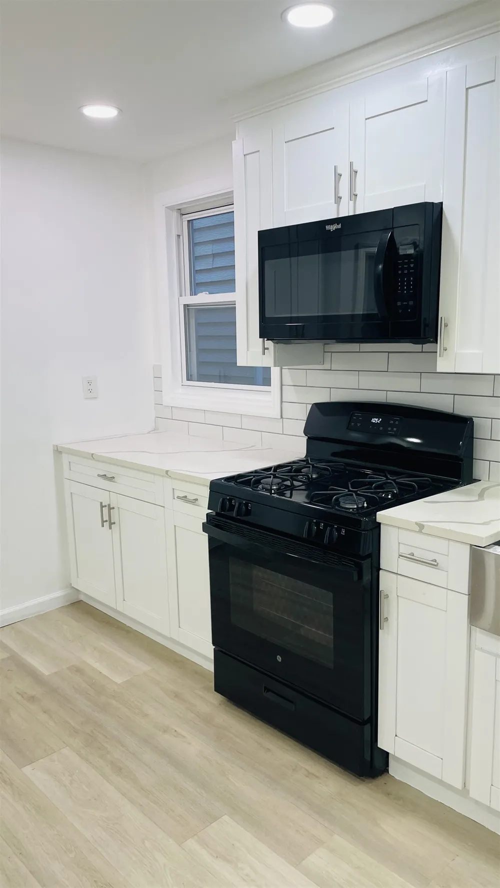 22 WEST 35TH ST Bayonne, NJ 07002