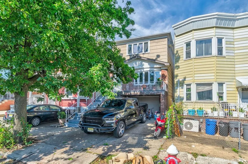 145 HOBART AVE Bayonne, NJ 07002