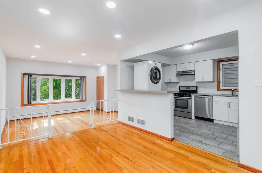 145 HOBART AVE Bayonne, NJ 07002