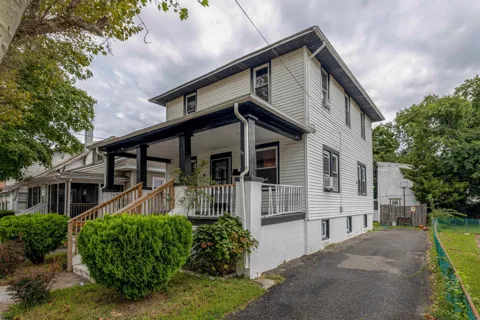 14 Lake Place