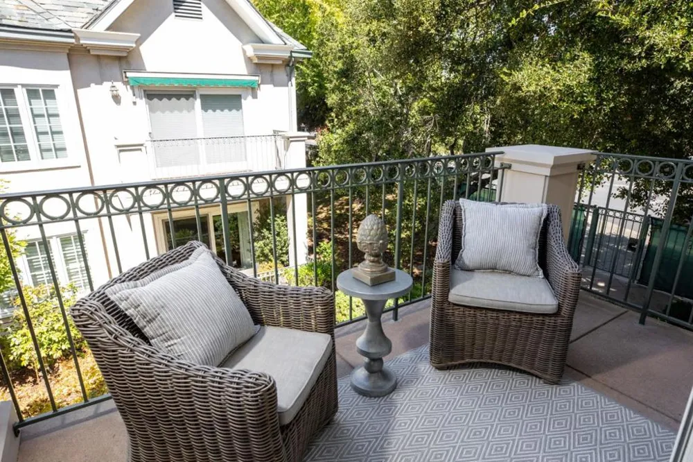 1 W Edith Avenue #D226 Los Altos, CA 94022