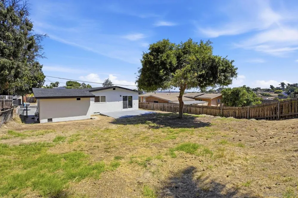 6228 Calle Pavana San Diego, CA 92139