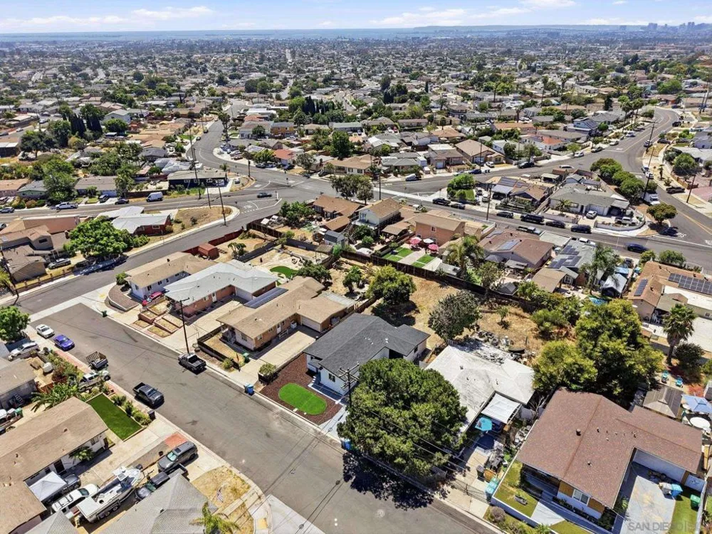 6228 Calle Pavana San Diego, CA 92139