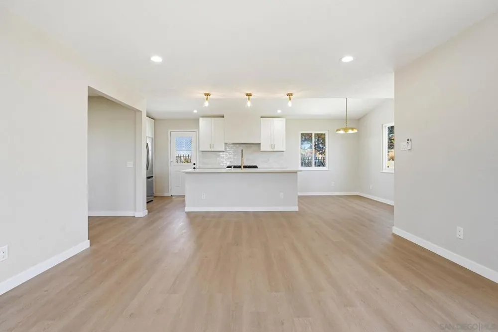 6228 Calle Pavana San Diego, CA 92139
