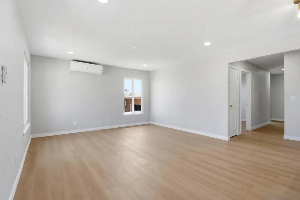 6228 Calle Pavana San Diego, CA 92139