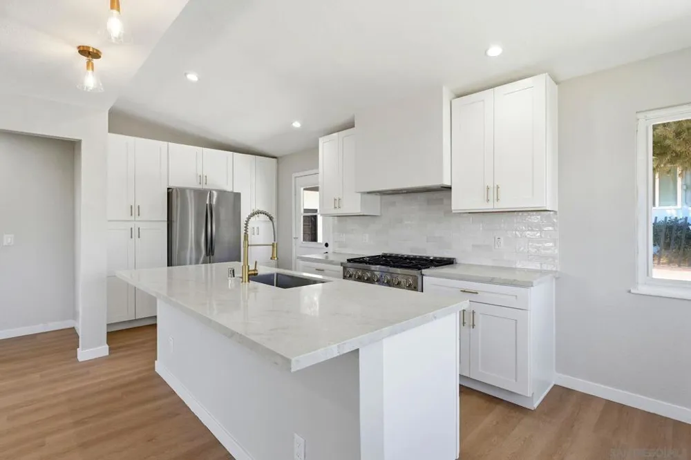 6228 Calle Pavana San Diego, CA 92139