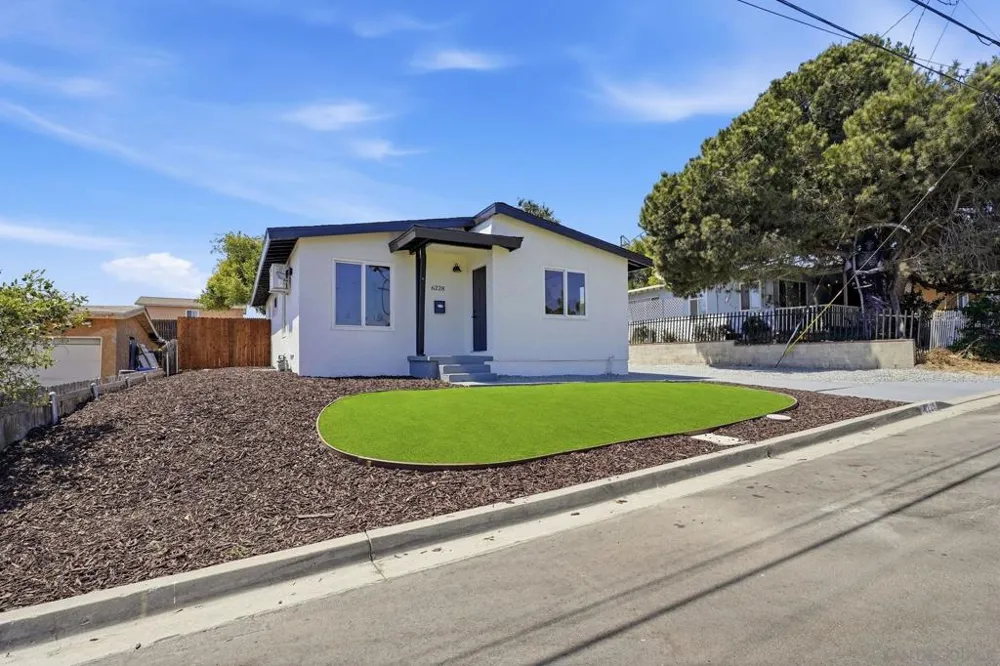 6228 Calle Pavana San Diego, CA 92139