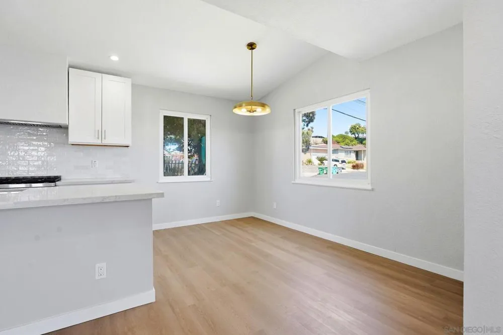 6228 Calle Pavana San Diego, CA 92139