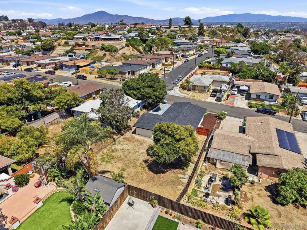 6228 Calle Pavana San Diego, CA 92139