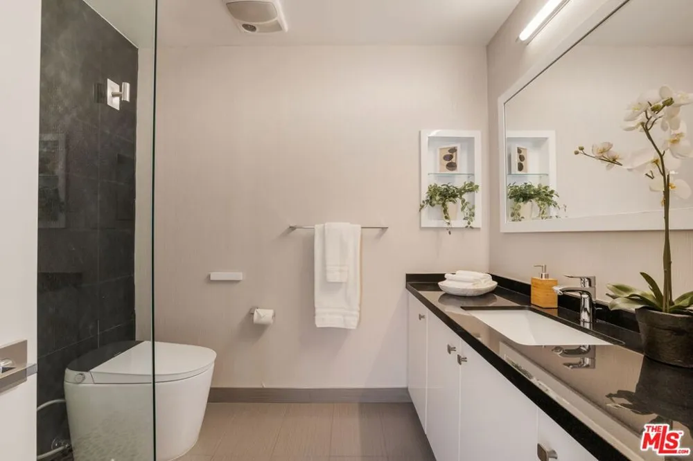 967 Hammond Street #5 West Hollywood, CA 90069