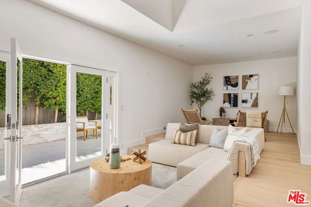 967 Hammond Street #5 West Hollywood, CA 90069