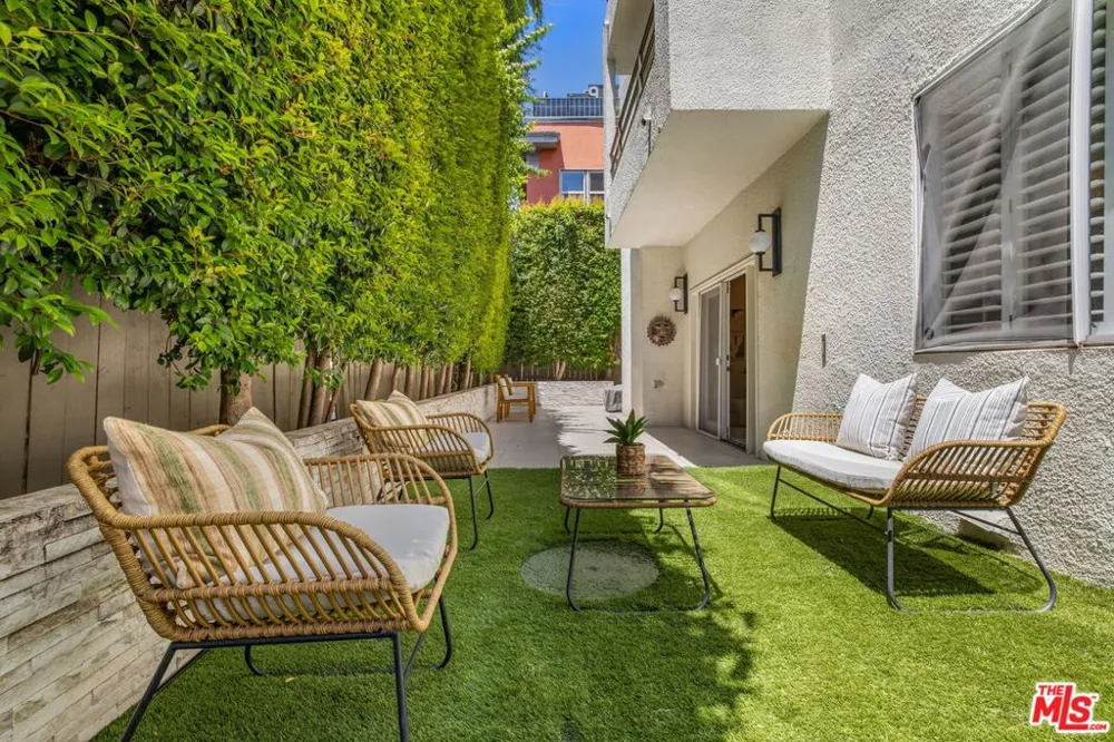 967 Hammond Street #5 West Hollywood, CA 90069