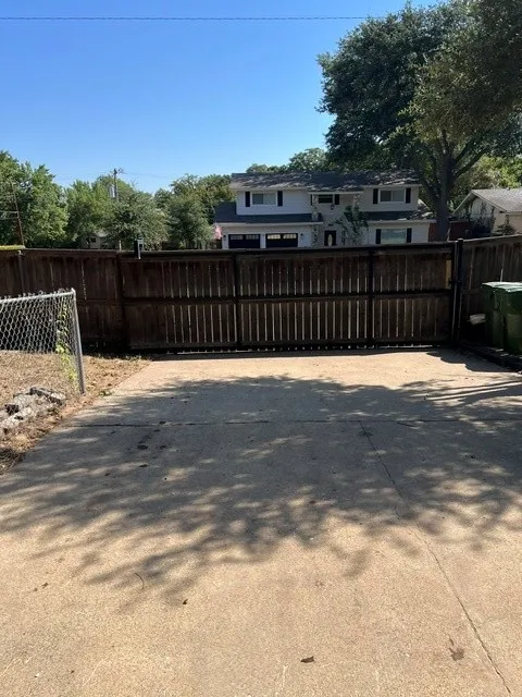 2501 White Oak Lane Arlington, TX 76012