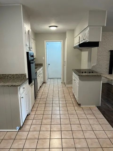 2501 White Oak Lane Arlington, TX 76012