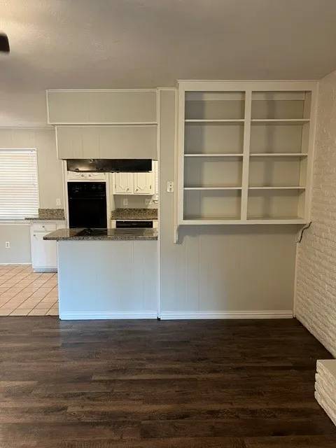 2501 White Oak Lane Arlington, TX 76012