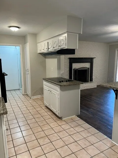 2501 White Oak Lane Arlington, TX 76012