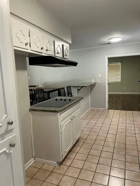 2501 White Oak Lane Arlington, TX 76012