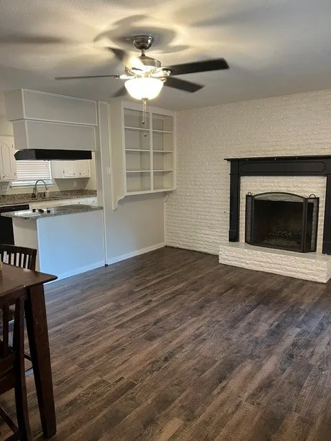 2501 White Oak Lane Arlington, TX 76012