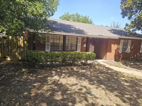 2501 White Oak Lane