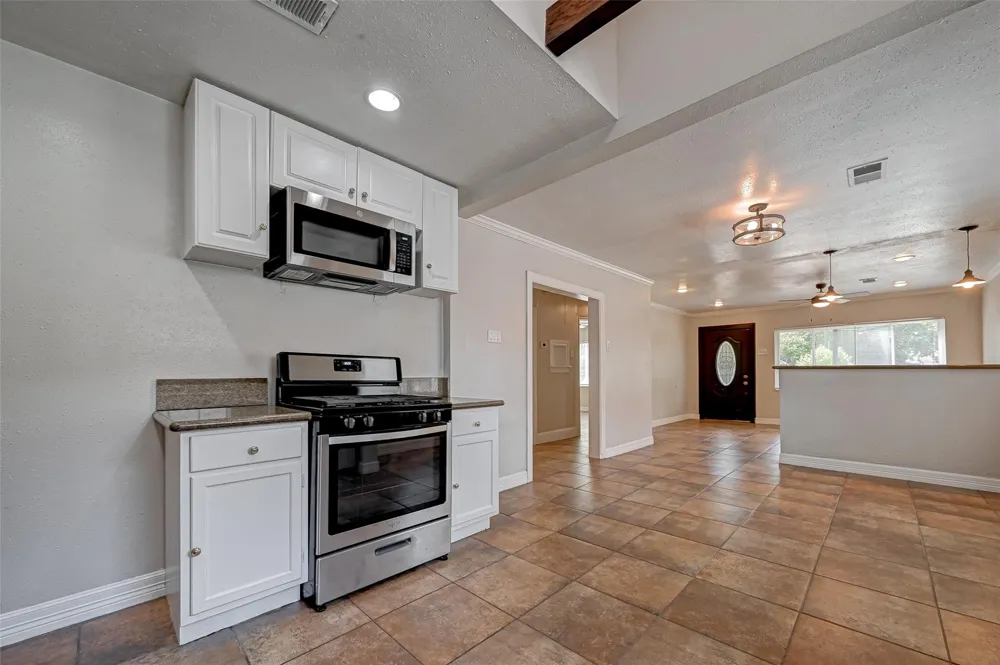 817 Eleanor Street Houston, TX 77009