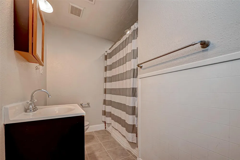 817 Eleanor Street Houston, TX 77009