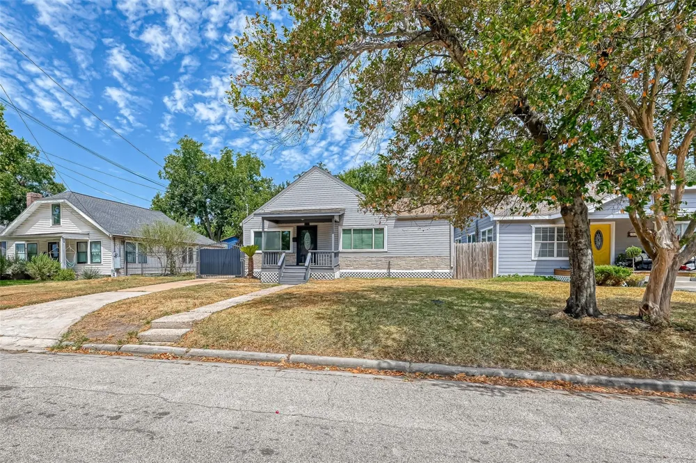 817 Eleanor Street Houston, TX 77009