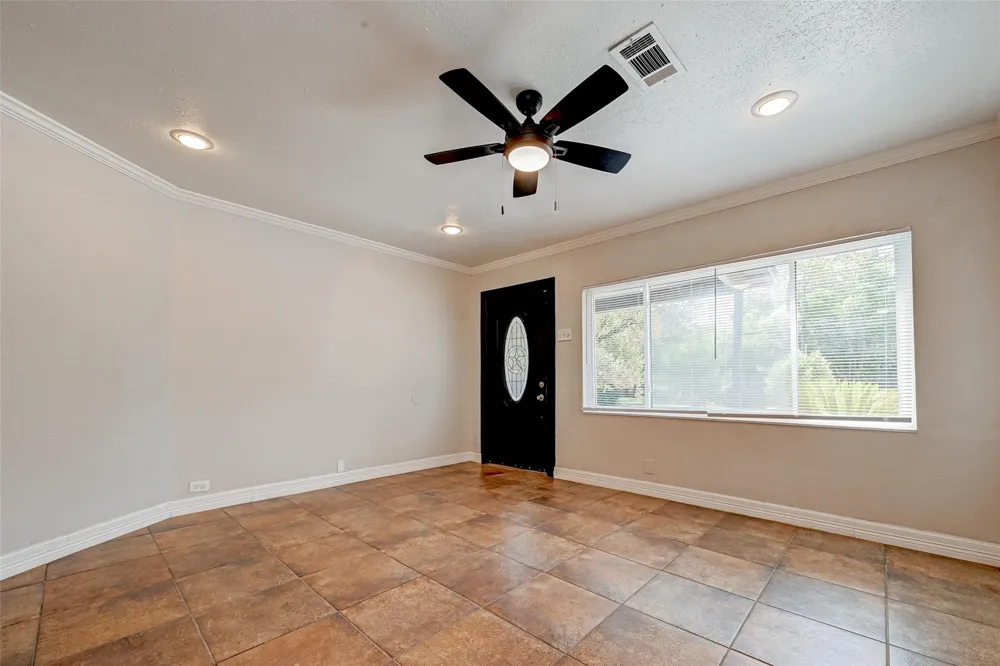 817 Eleanor Street Houston, TX 77009