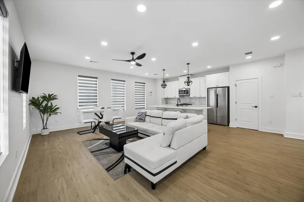 104 E 44th Street #A Houston, TX 77018