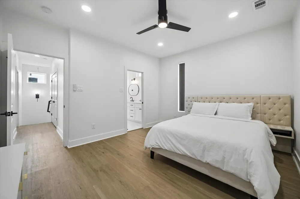 104 E 44th Street #A Houston, TX 77018