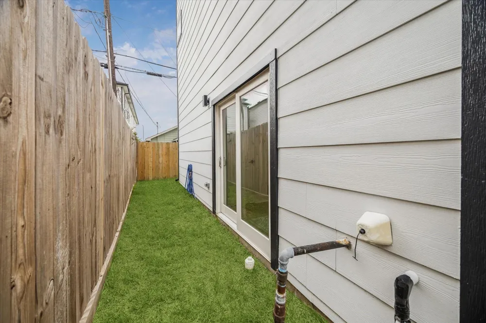 104 E 44th Street #A Houston, TX 77018