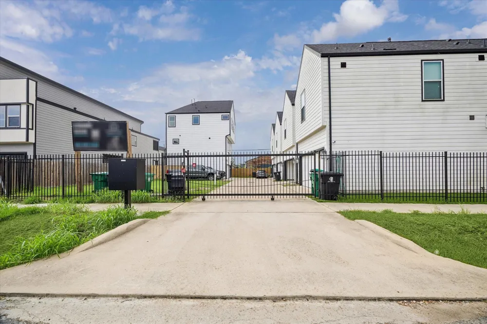104 E 44th Street #A Houston, TX 77018
