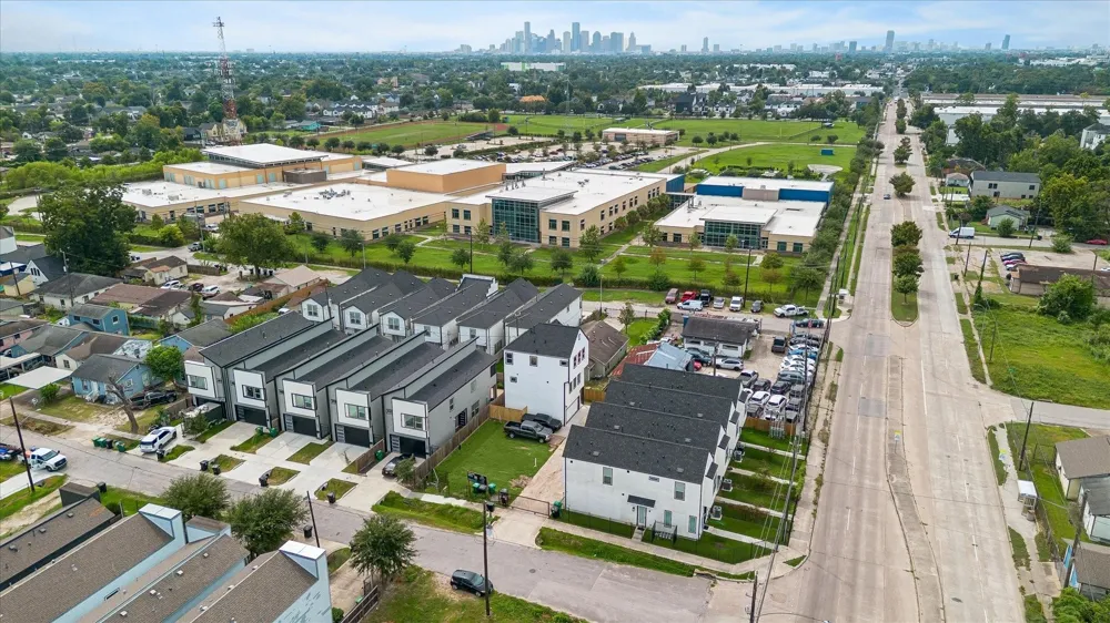 104 E 44th Street #A Houston, TX 77018