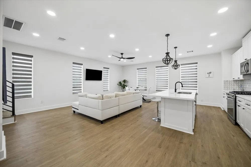 104 E 44th Street #A Houston, TX 77018