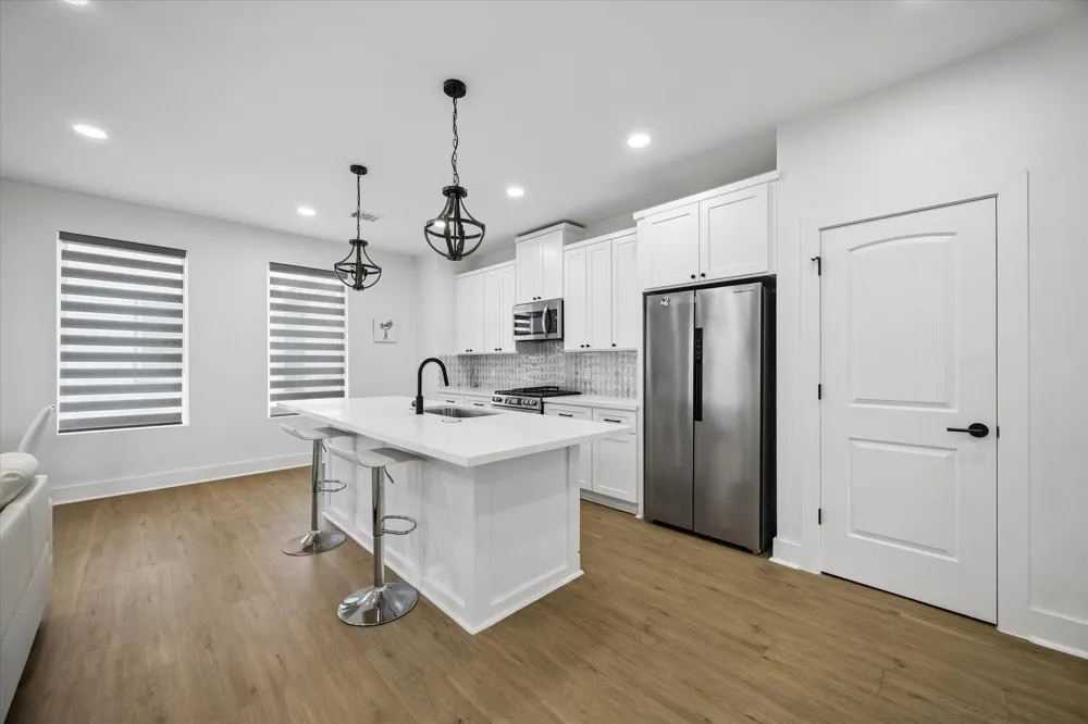 104 E 44th Street #A Houston, TX 77018