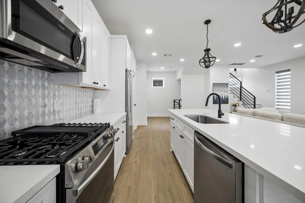 104 E 44th Street #A Houston, TX 77018