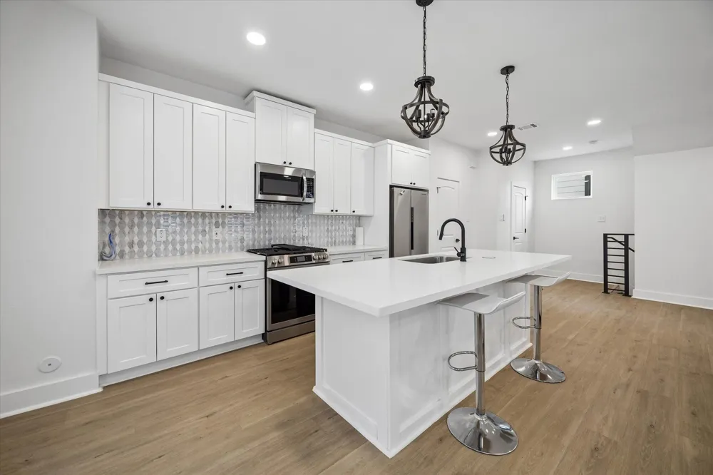 104 E 44th Street #A Houston, TX 77018