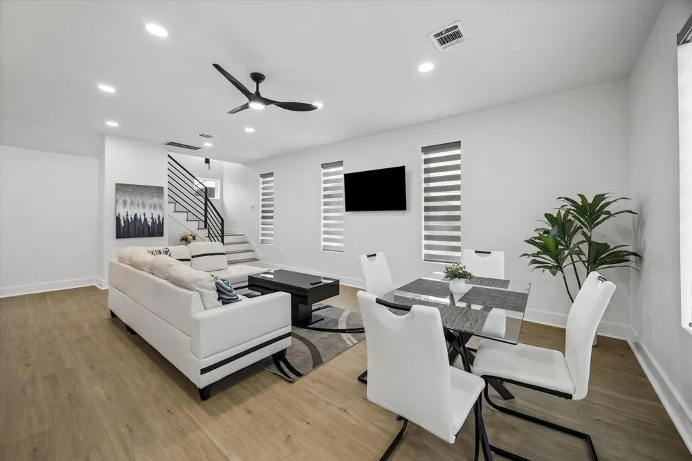 104 E 44th Street #A Houston, TX 77018