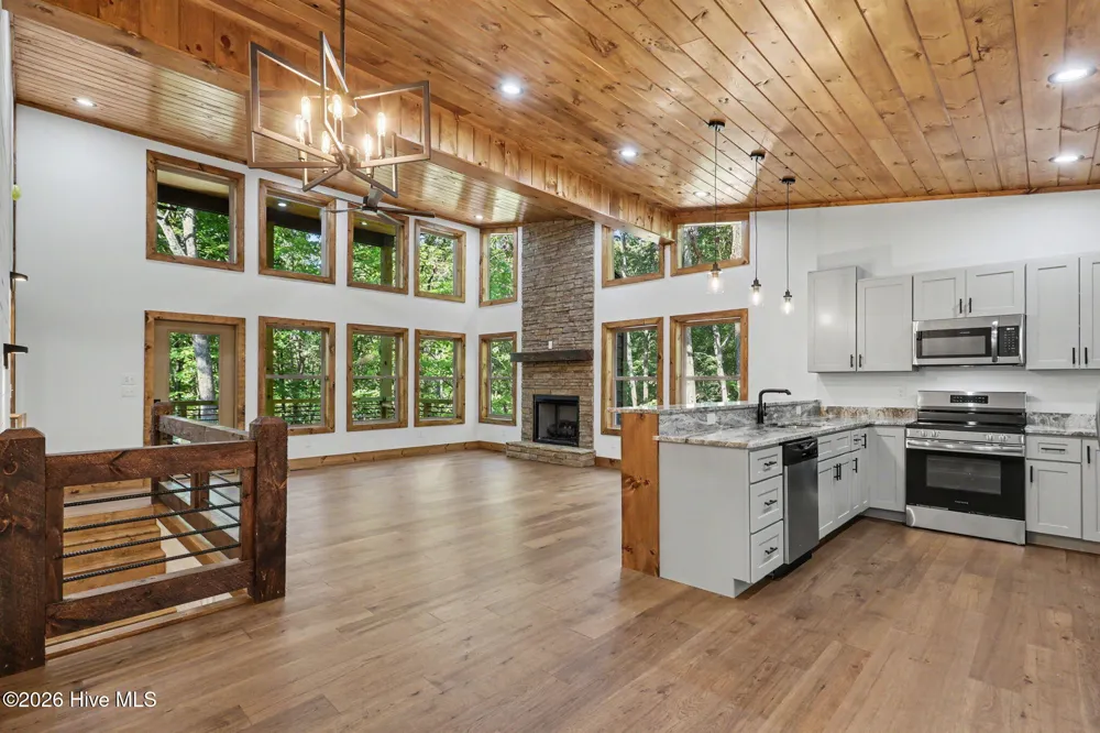 48 Woodleaf Road Morganton, GA 30560