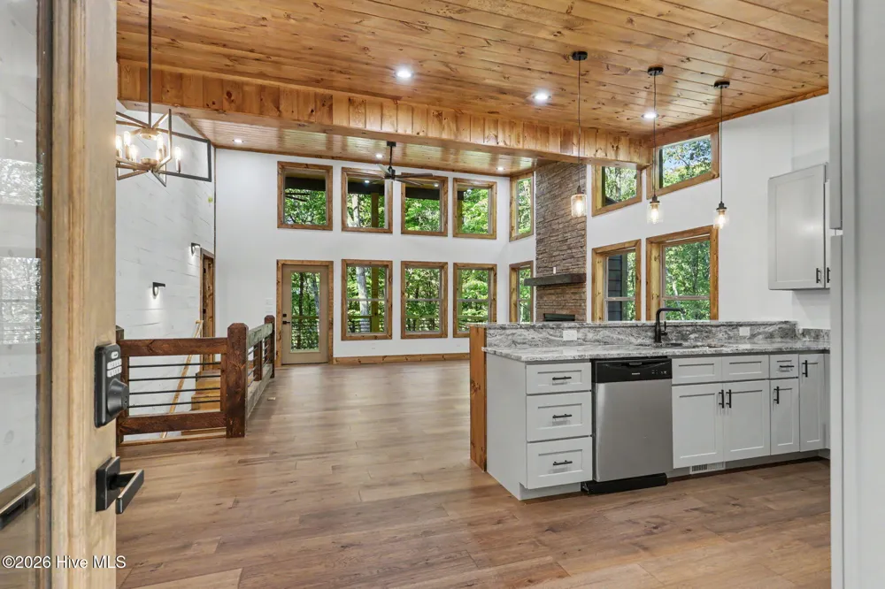 48 Woodleaf Road Morganton, GA 30560