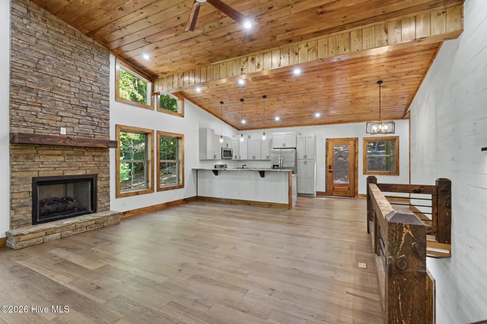 48 Woodleaf Road Morganton, GA 30560