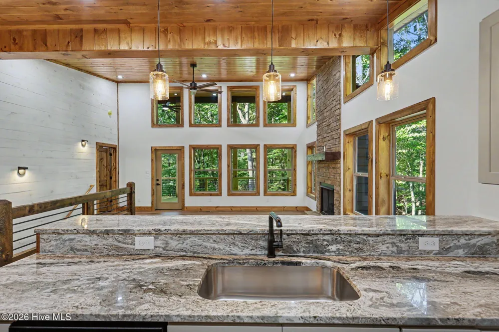 48 Woodleaf Road Morganton, GA 30560