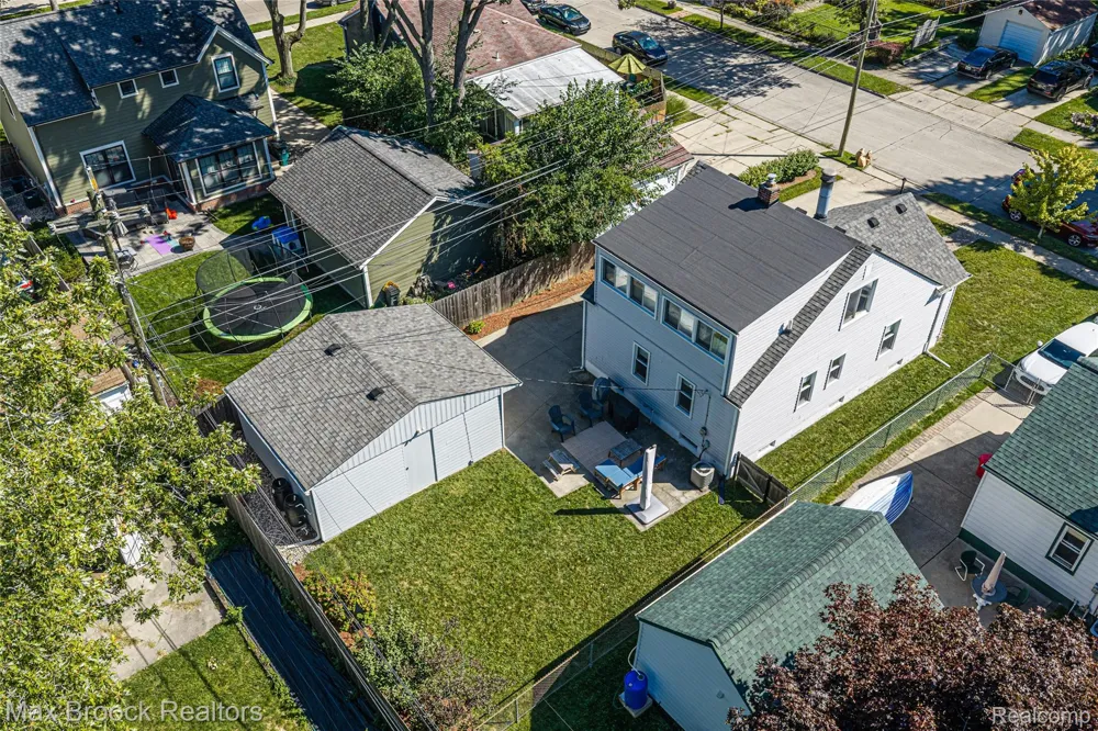 1850 Columbia Road Berkley City, MI 48072