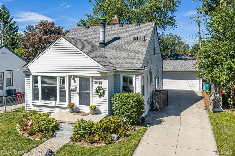 1850 Columbia Road Berkley City, MI 48072