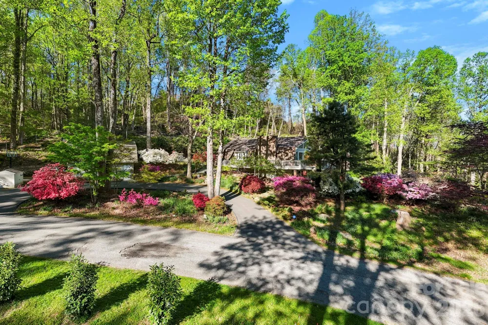 336 Sky Lake Drive Hendersonville, NC 28739