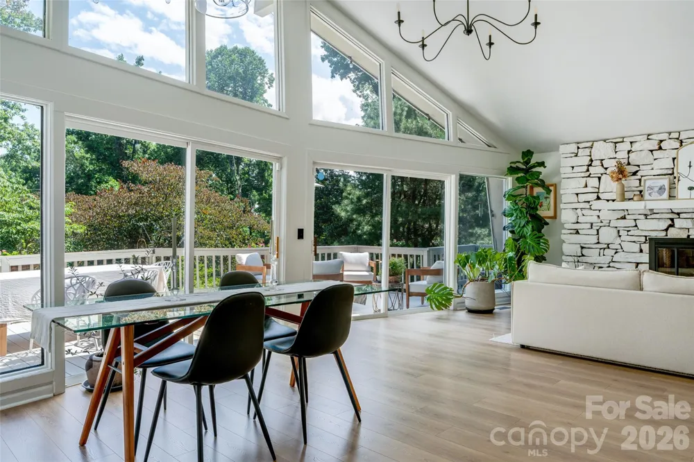 336 Sky Lake Drive Hendersonville, NC 28739