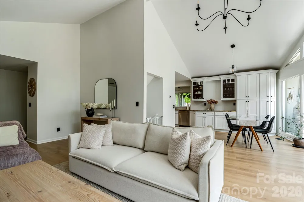 336 Sky Lake Drive Hendersonville, NC 28739